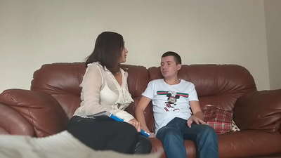 লাজুক ছাত্র অতৃপ্ত শিক্ষককে চুদেছে (মিলফ আলিনা তুমানোয়া)